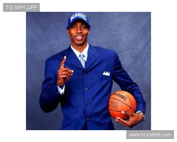 2004年NBA选秀状元德怀特霍华德被魔术队选中开启职业生涯